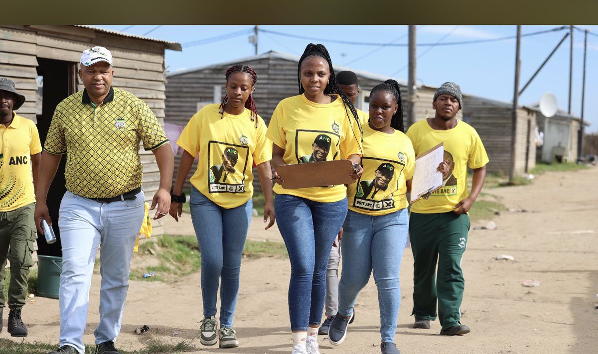 The ANC Eastern Cape Provincial Secretary, Cde Lulama Ngcukayitobi continues with his campaign trail in Western Cape. Today he’s in Ward 21 in George conducting door-to-door accompanied by traditional leadership from the Eastern Cape. #LetsDoMoreTogether #VoteANC2024