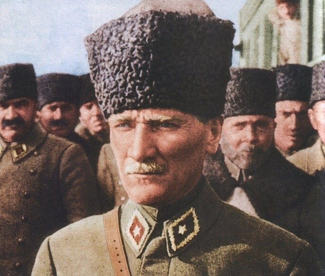 19 Mayıs 1919, "İşte benim doğum tarihim."

Ad günün kutlu olsun sarı saçlım, mavi gözlüm!