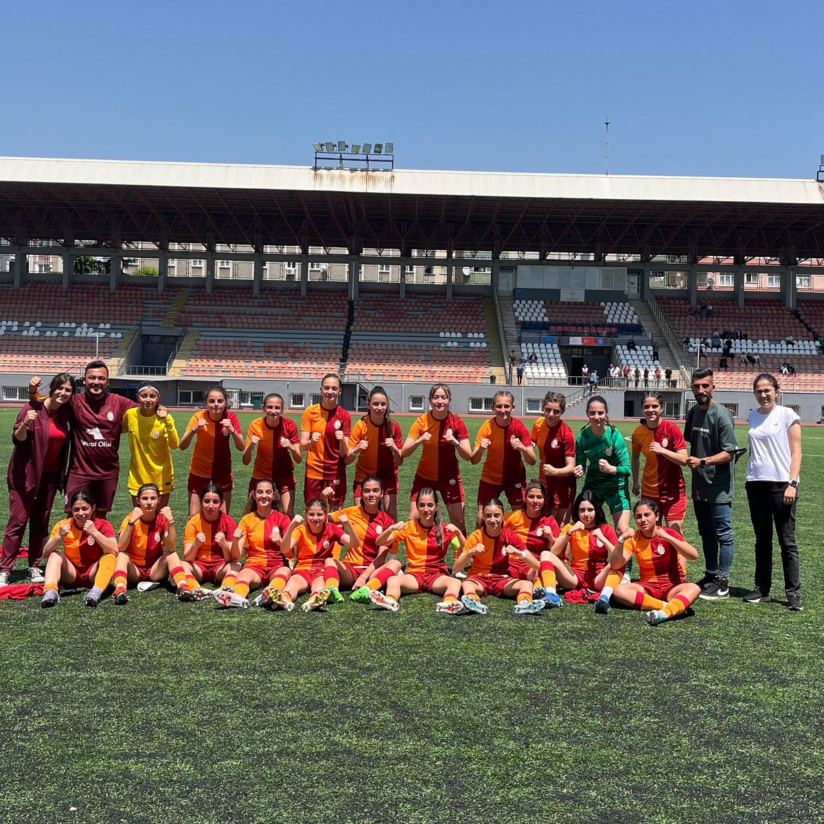 U-15 Genç Kızlar Ligi 4. Grup üçüncü maçında Karadeniz İdman Ocağı ile karşılaşan takımımız sahadan 11-0 galip ayrıldı. 👏