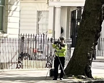 QuentinWillson's tweet image. @metpoliceuk catching drivers exceeding 20mph on Bayswater Road while round the corner on Park Lane phones are being stolen from the hands of pedestrians by thieves on electric bikes. Policing priorities by the insane.