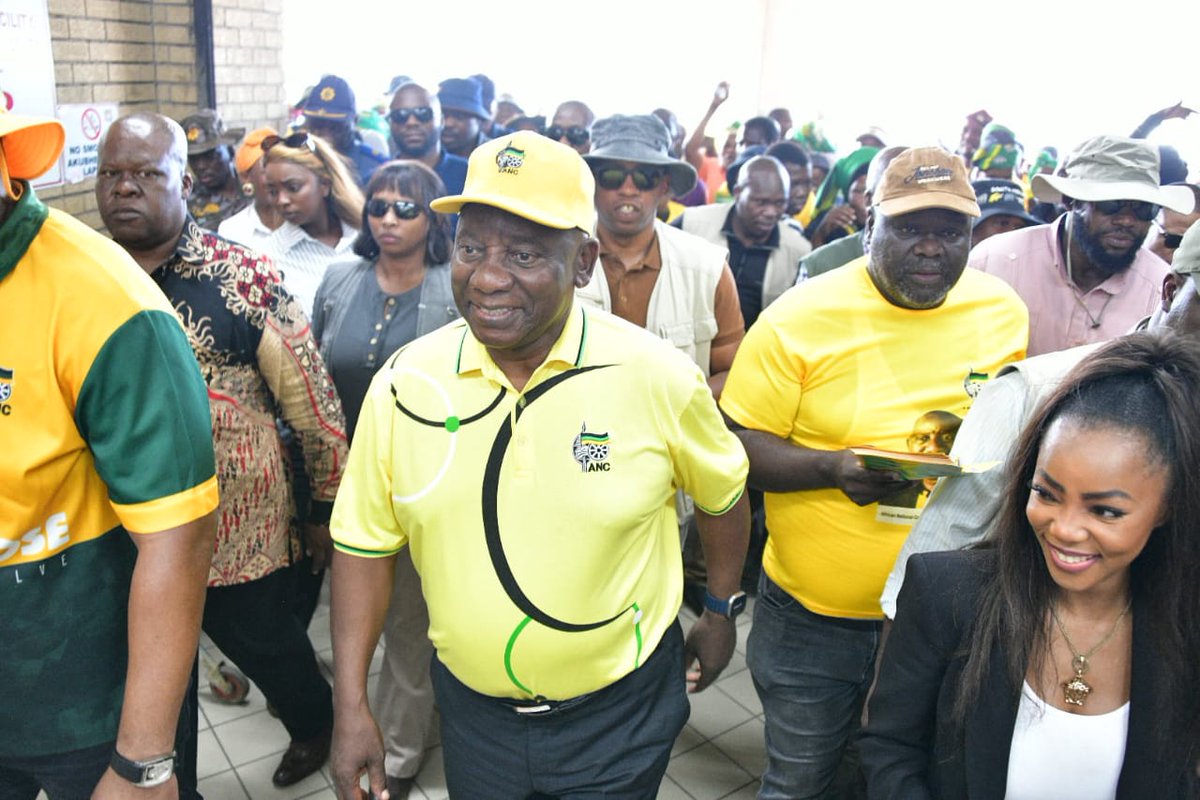 [IN PICTURES] ANC President Cyril Ramaphosa literally brought Sundumbili Plaza to a standstill. The love the people have for the ANC and its President is immeasurable.

“Lead us, Matamela Lead us!”

#VoteANC2024
#LetsDoMoreTogether