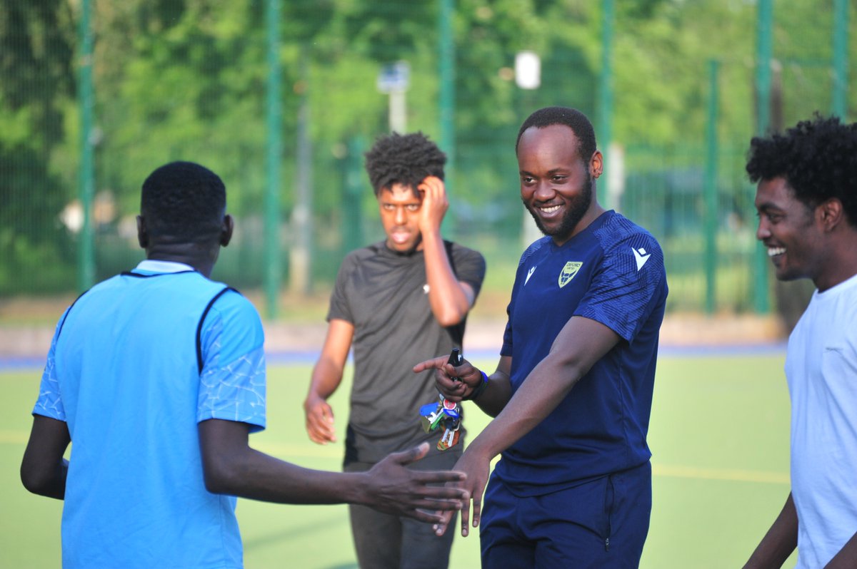 As @OUFCOfficial prepare for their @SkyBetLeagueOne Play-Off Final, take a look at how their Community Organisation @OUFCCommunity have been helping refugees and asylum seekers integrate into the community.

Read more here: 👇 efltrust.com/oxford-united-… 

#EFLintheCommunity I @EFL
