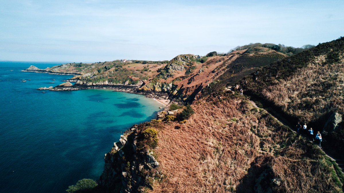 Our pretty paradise isle is definitely not short of stunning scenic trails 😍 🌞 

Where’s your favourite spot for a springtime stroll? 🥰👇  

#springtime #greatoutdoors #beautifudestinations #traveldestinations #jersey #travel #jerseyci #visitjersey #visitjerseyci