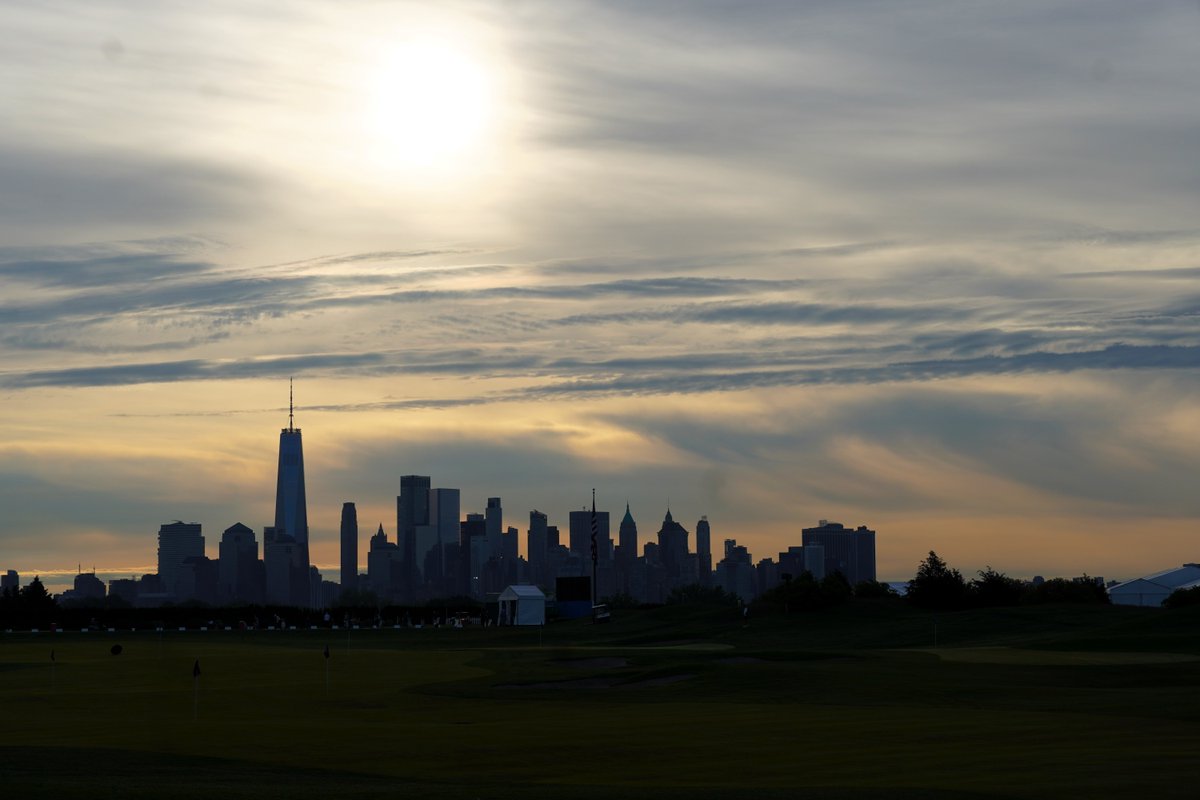 Skyline Sunrise 🌇

The views at @LibNatGolf are hard to beat!

#MizuhoAmericasOpen | @MizuhoLPGA