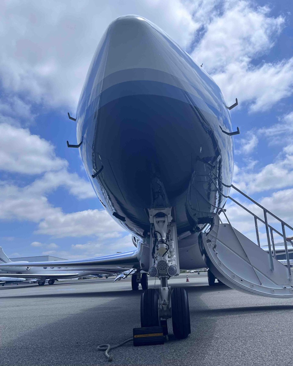 A visit from the Gulfstream G700 at Teterboro.  

#PhotoOfTheWeek #Aviation #AvGeeks #G700 #BusinessAviation