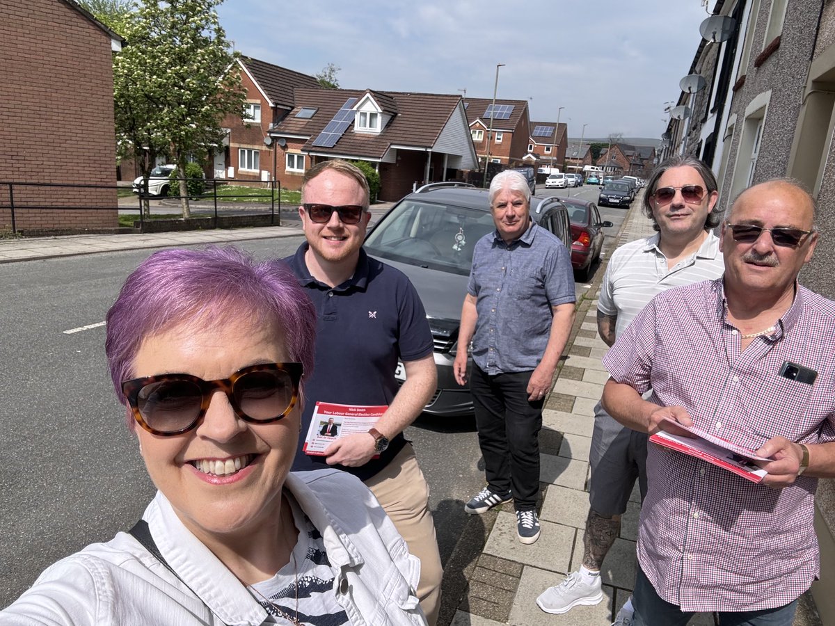 Lovely to be out talking to residents in the #Rhymney sunshine this morning with Cllrs ⁦@carlcuss⁩ ⁦⁦@Mark_Ev22⁩ and Dai Harse and with ⁦support from @MartinSiopChips⁩ Thanks to everyone who took the time to speak to us.