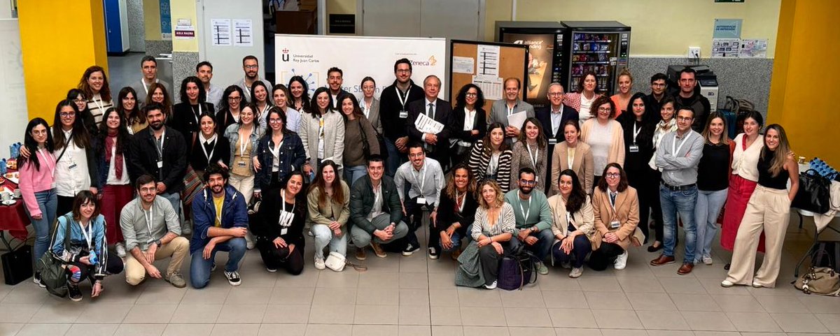 Os dejamos una foto de los participantes del ‘Máster SER en Enfermedades Inmunomediadas’, que organizamos con la <a href="/urjc/">URJC</a> y la colaboración de <a href="/AstraZeneca/">AstraZeneca</a>. Nos sentimos orgullosos de su compromiso para mejorar su formación y así mejorar la atención a los pacientes #FelizSábado