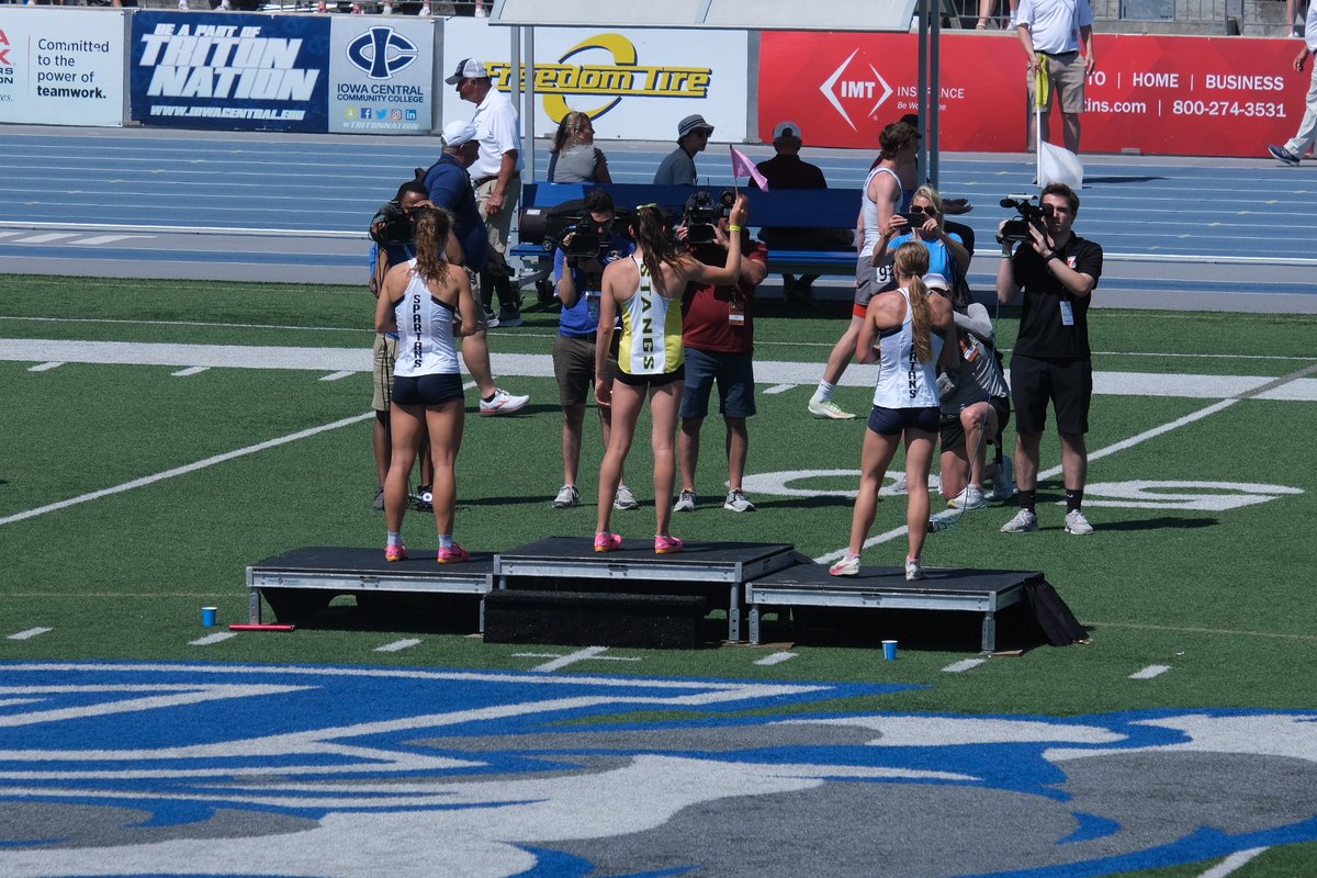 The Spartans amazing mid distance duo of Grace Boleyn and Ani Wedemeyer place 3rd and 2nd respectively in the 800-meter run!!! What a great run ladies! We are PROUD of you!

#PVGTF 🛡
#ELEVATE
#ChampionshipCharacter