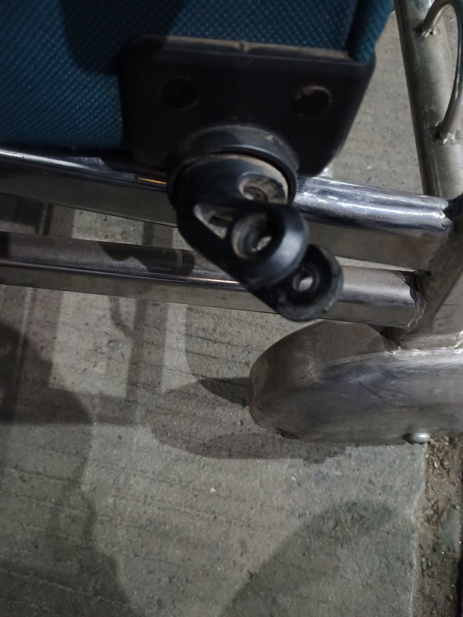 Chandrendu2's tweet photo. Travelled @AkasaAir for the first time. One of the most pathetic services ever. Flight was late, staff is useless and they broke my wheel. Made me wait an hour extra to tell me that they don't pay customers when they break the wheels of their luggage. 

NEVER TRAVEL @AkasaAir https://t.co/L6yC9qP3c6