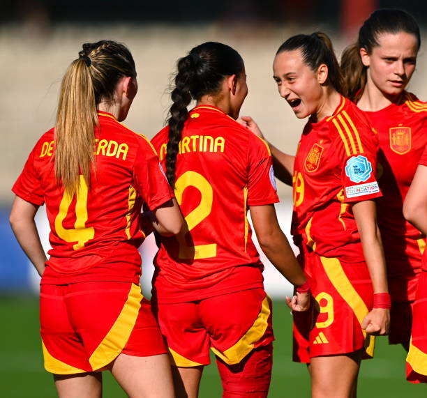 La Selección Española Sub17 es CAMPEONA DE EUROPA tras derrotar a Inglaterra por 4-0 con goles De Alba Cerrato (x2) y Celia Segura (x2). Gran torneo de las jugadoras de #LaFabricaFemenina que se ve recompensado con la conquista del título. #U17WEURO | #RMCity