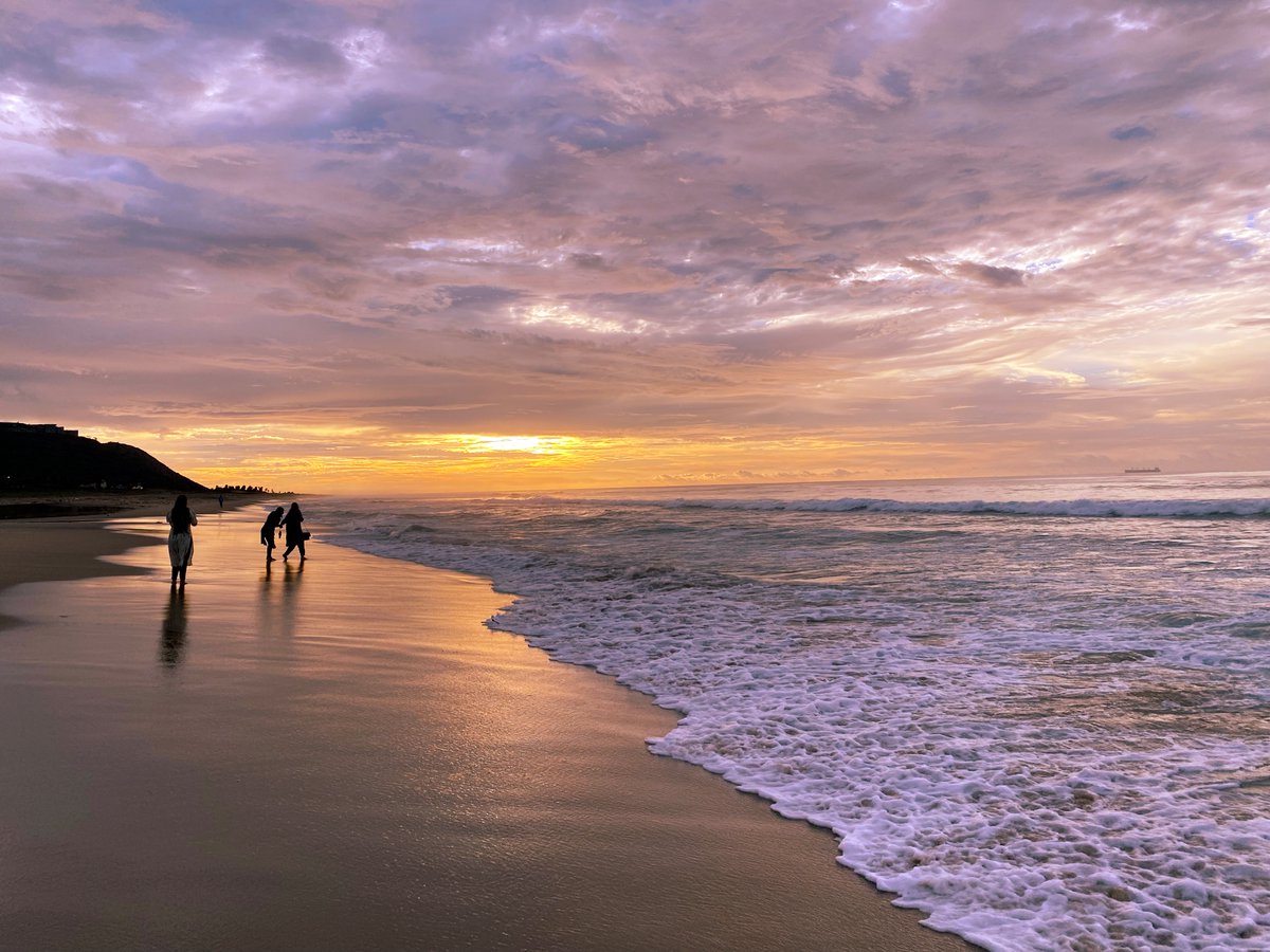 Simple joys of life: a peaceful sunrise by the sea 🌅✨

#SunriseMagic #BeachVibes #SimpleJoys #GoldenHour #NatureLovers #Wanderlust #OceanBreeze #SunriseLovers #PeacefulMoments #SeasideStroll #VizagDiaries #Visakhapatnam