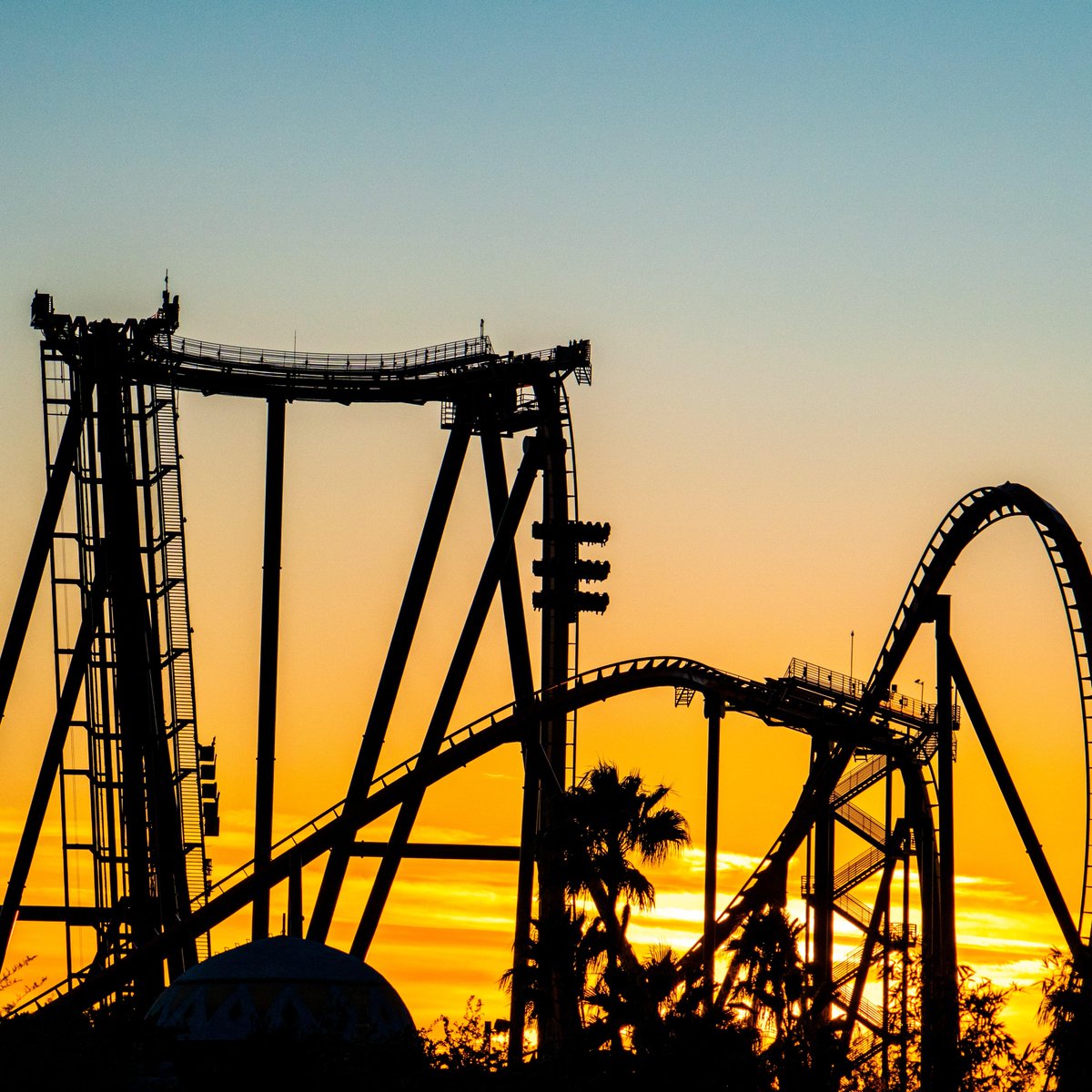 Although we're sad to see Food & Wine close for the season, we are so thrilled for what's to come next! ☀️ Join us one last time for coaster rides during sunset, delicious treats and drinks, and memories that will last a lifetime. 🎢 🎵 🍽️ 🥂