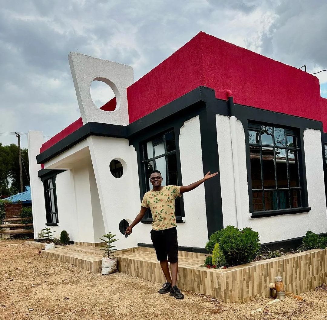 Lakini Nairobi people you won't see heaven Buana. 😂😂 Osoro Just built his house lakini Instagram guys wanasema it's giving KFC Vibes.. Weuh.. Anyway Congratulations Mkisii Ni Mkisii Osoro.