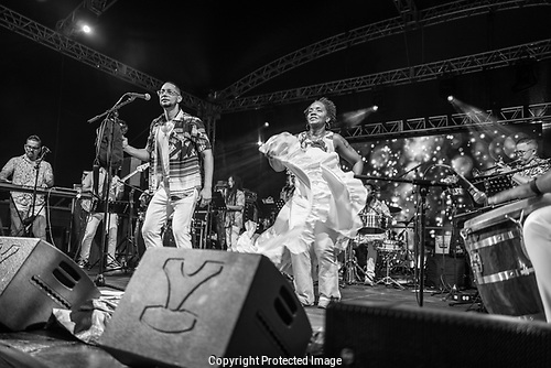 Festival de Claridad 2024 #claridad #puertorico #fotografianocturna #nightphotography #streetphotography #monochrome #monocromo #leica #leicaq2monochrome by Rolando Emmanuelli-JimEnez: (Rolando Emmanuelli-JimEnez) dlvr.it/T746pG #remmanuelli #nocturna