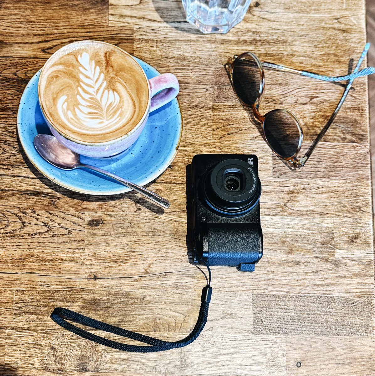 Ricoh & caffè With the GRIIIx in Glasgow last weekend. Reminded me what a great little pocket camera the GR is (been using the GRIII this weekend) #camera #cameras #coffee #cafe #café #caffe #caffè #ricoh #ricohgr #ricohgriiix