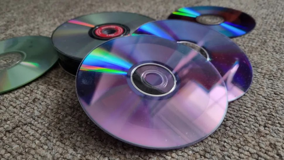 Researchers unveil the game-changing Very Big Disc™ capable of storing a whopping 200 terabytes of data! 💿 Say goodbye to storage limits and hello to a new era of optical media! #DataStorageRevolution #VeryBigDisc #TechInnovation 🤩