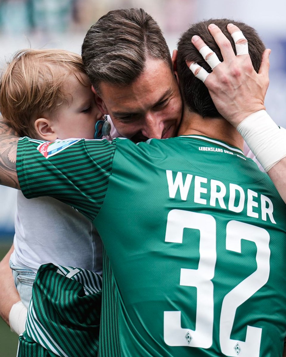 Warum muss letzter Spieltag immer SO traurig sein? 😭🐙

#Werder | #SVWBOC | #Pavlenka