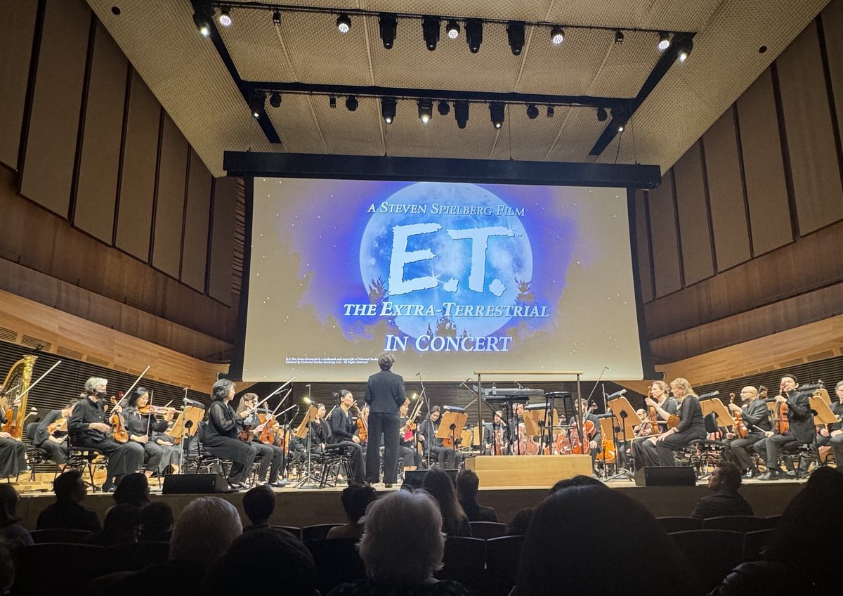 Super fun to see ET on the big screen—soundtrack played LIVE by the New York Philharmonic Orchestra @LincolnCenter @nyphil

We know ET loves beer but does he like #icecream? asked Meghla.

Hope your #weekend is out of this world! 😁

#family #goodsaturday #momlife #familyfun #nyc