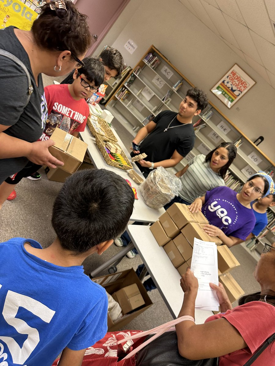 RidgeInteracts's tweet image. proud of our Spartan Service Council Members that served last wk at #SouthDadeRegionalLibrary as members of this yrs #YouthAdvisoryCommittee facilitating #microgreen workshops for @MiamiDadeCounty kids! Workshops, demonstrations, & fun! #2024ServiceProjects