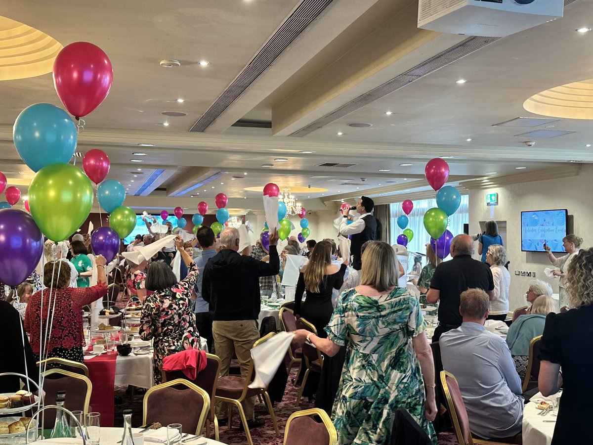 What a fantastic celebration of all our wonderful volunteers @NorthBristolNHS We are so grateful to each & every one of you & hope you enjoyed today! 🤩 Brilliant entertainment from the secret singing waiters too! Thank you everyone. @NBTVolunteering
