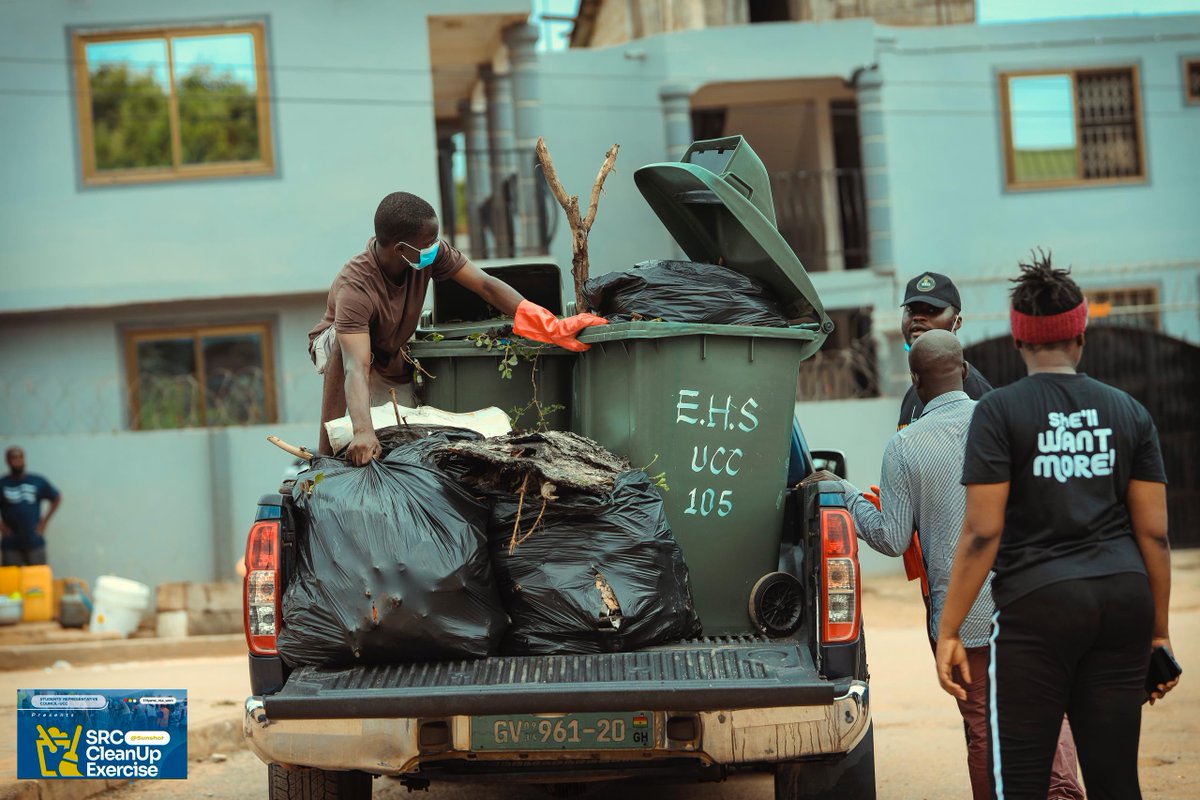 src_ucc's tweet photo. Making our campus shine one trash bag at a time! 🚮🌟

#GeneralCleanUp
#LeadershipOfService
#Nyame_Nsa_Wom https://t.co/TU1Wk4YrZ1