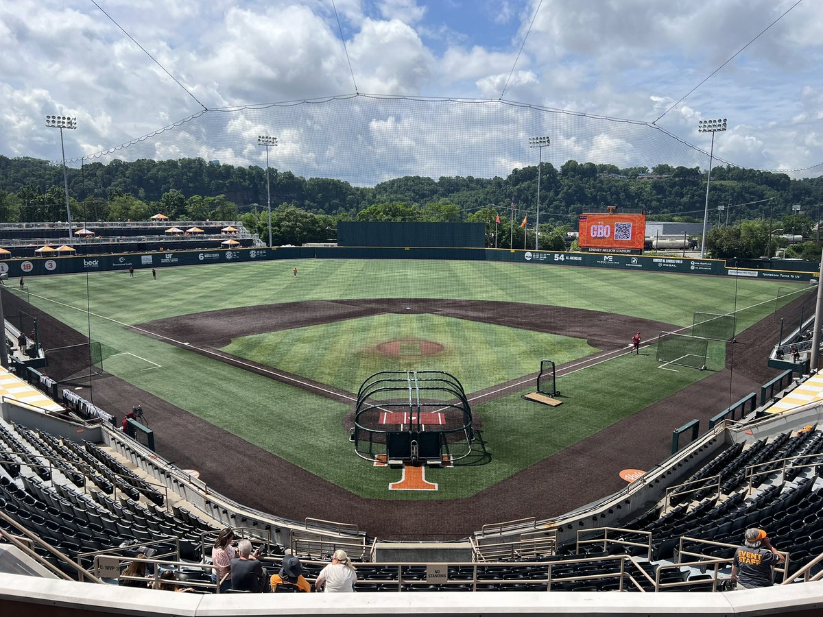 We have officially made it to the regular season finale 🥳 South Carolina looks to avoid the series sweep versus Tennessee this afternoon. Dylan Eskew gets the start on the mound. Come join me on The Insiders Forum: on3.com/boards/threads…
