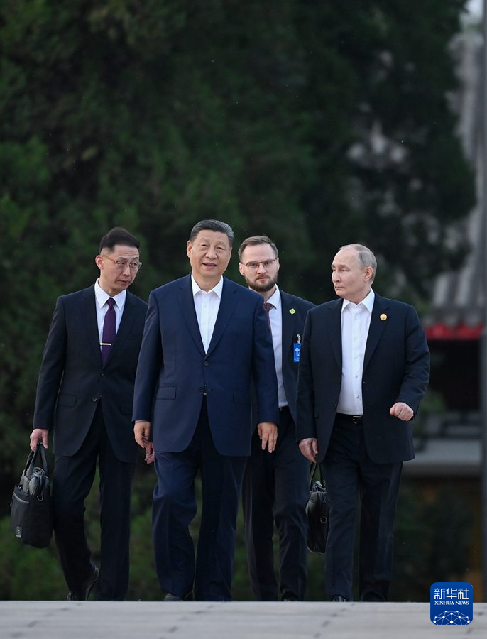 xuejianosaka's tweet photo. プーチン大統領（習近平主席と小人数会談）：習近平主席との会談は、毎回とても楽しい。私達は突っ込んでいてとても有意義な交流を行っている。これからも、習近平主席と緊密な意思疎通を維持し、私たちが達成した重要な共通認識を着実に実行することで、ロ中両国の全面的・戦略的協力パートナーシップのさらなる発展を確保していきたい。
