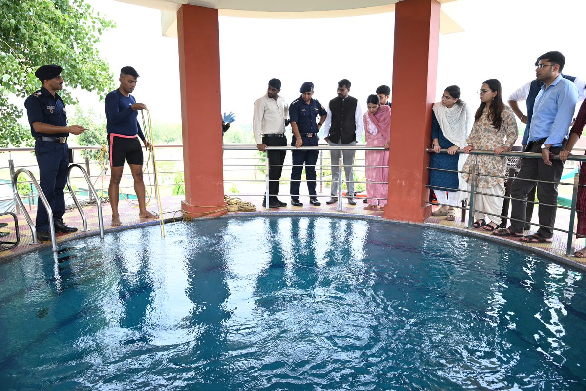 Knowledge Exchange:

@2_ndrf on 17.05.24 hosted trainee IAS officers at its campus.
#NDRF experts engaged with the trainees, showcased advanced #DisasterResponse techniques & equipment, fostering a collaborative learning environment for enhanced emergency preparedness.

#JaiHind