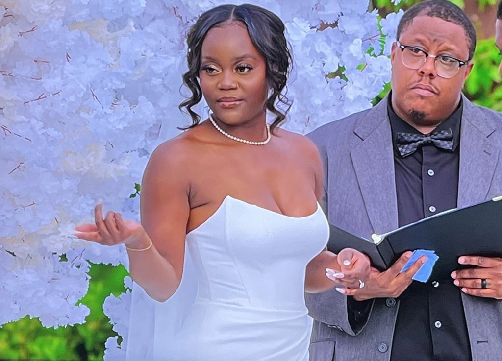 HateItFrFr's tweet image. Yes, the same one predator lover… mind you, sending flowers for some PR shit cuz she sent her some raggedy nails… but when was the last time we seen #ThatLady around Beyoncé… be so fuckin serious…