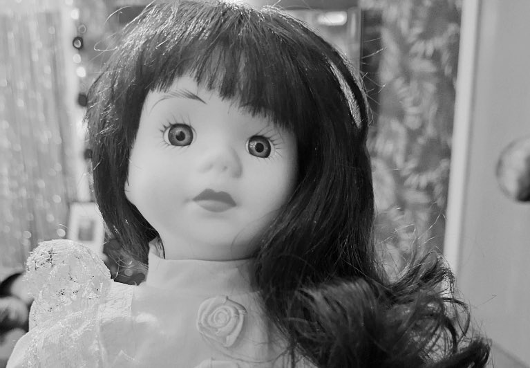 Another piece by @Jpe_paranormal who has opened her arms to an allegedly haunted doll, called Hannah Fantastic article for The Haunted Attic - and definitely makes you think of dolls in a different way… @thehauntedguy @amhaunted @MishMarshall68 LINK: thehauntedattic.uk/2024/05/18/hau…