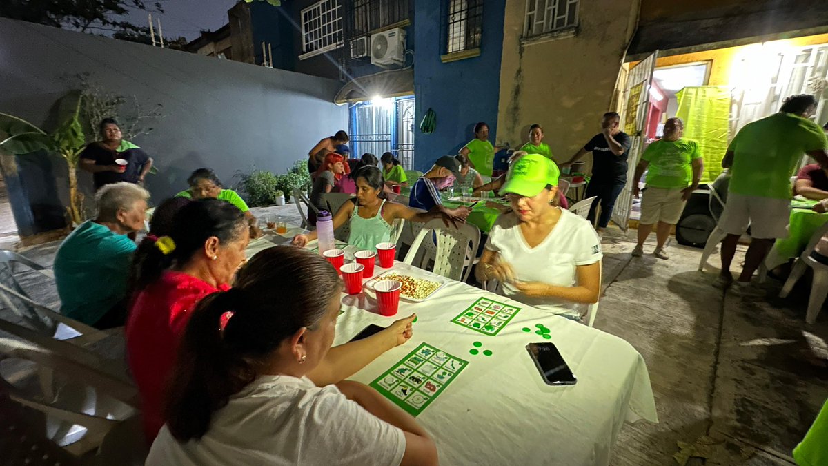 La #Loteriaverde llegó a Río Medio y la pasamos increíble conviviendo y platicando, sobre la importancia de que por primera vez nos gobiernen mujeres en #Veracruz y #Mexico con @rocionahle y @Claudiashein Muchas gracias por su confianza, me dio mucho gusto saludar a tantas