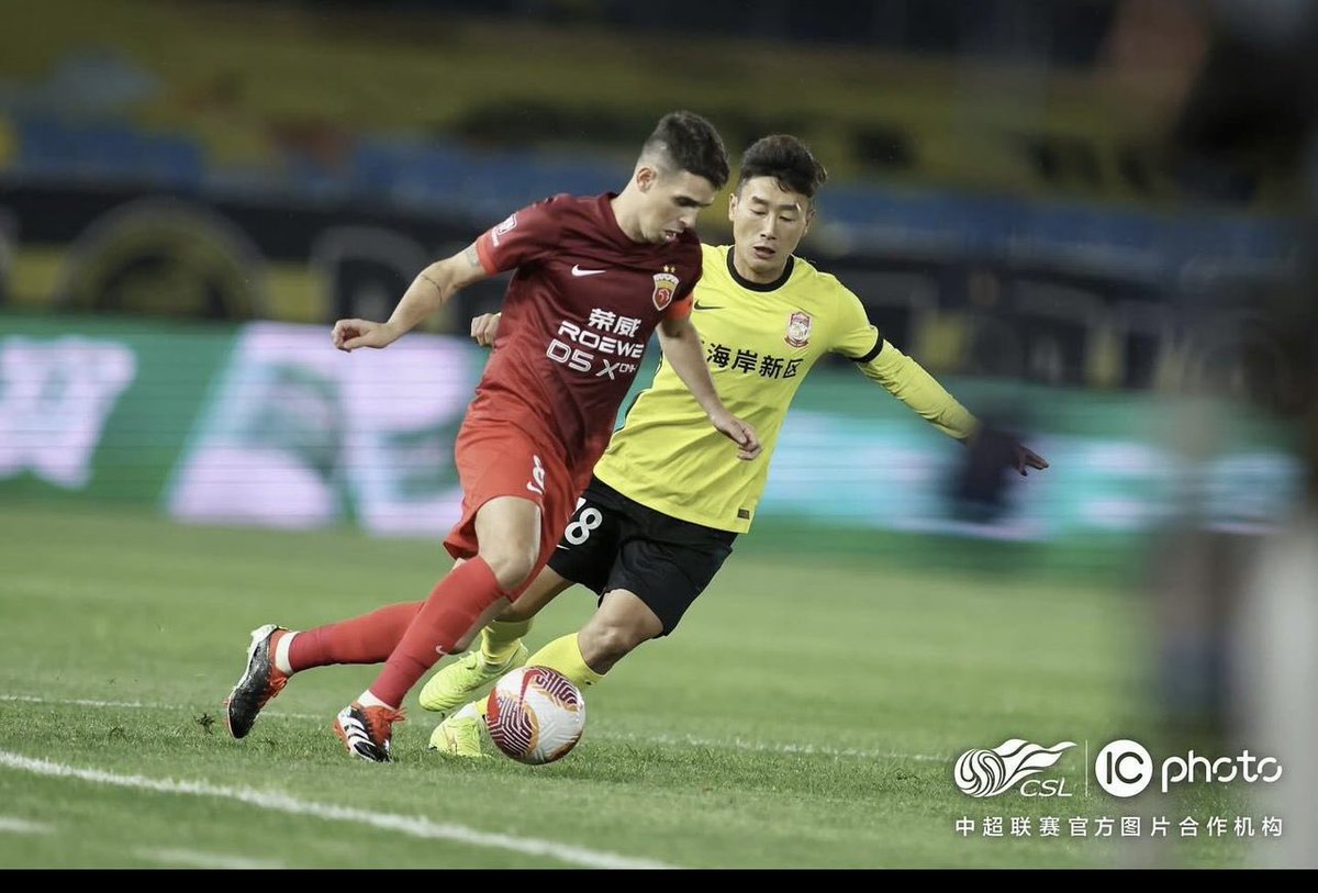 Sobre o Oscar.

Jogador que interessa muito ao Flamengo teve novamente grande atuação hoje na vitória da sua equipe na SuperLiga da China.

Shanghai Port Venceu por 5 a 3 fora de casa e Oscar contribuiu com 2 assistências.

Já são 3 gols e 8 assistências em 11 rodadas.