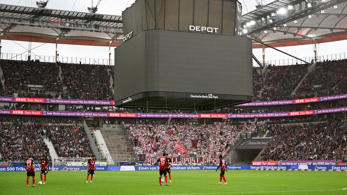 Kuriose Panne sorgt für minutenlange Spielunterbrechung in Frankfurt to.welt.de/RM2zgpp