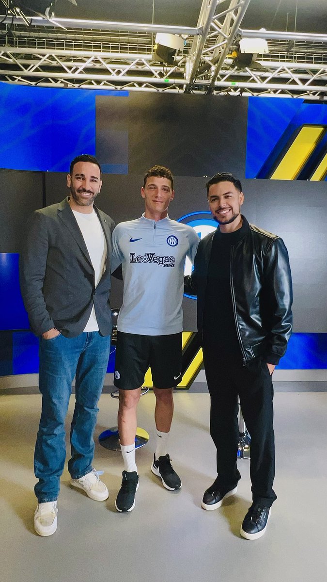 Grand format exceptionnel 

Les retrouvailles Pavard-Rami

Dimanche à 11h 🔛 <a href="/telefoot_TF1/">Téléfoot</a> 

🎞️ <a href="/VMarcaire/">νιηсε ΜλΓCΛΙΓΞ</a> / 🎥 <a href="/KickOffProd/">Kick Off Prod</a>