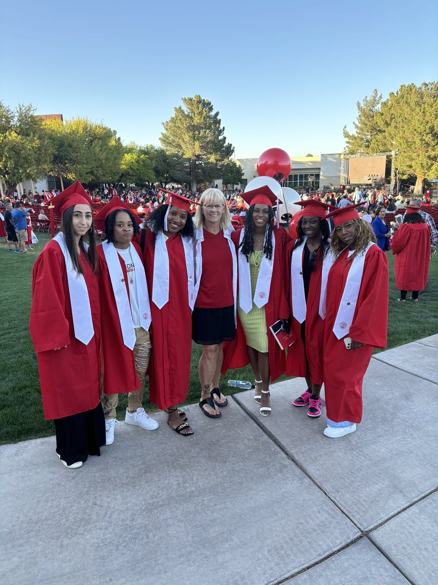 CoachOpat's tweet image. 6 of our 9 Soph chose to walk last night, the other 3 already went home.  8 of the 9 have chosen to move on and play basketball at the next level, of those 7 will sign D1 #juconotsobad #whywedowhatwedo #proudcoach
