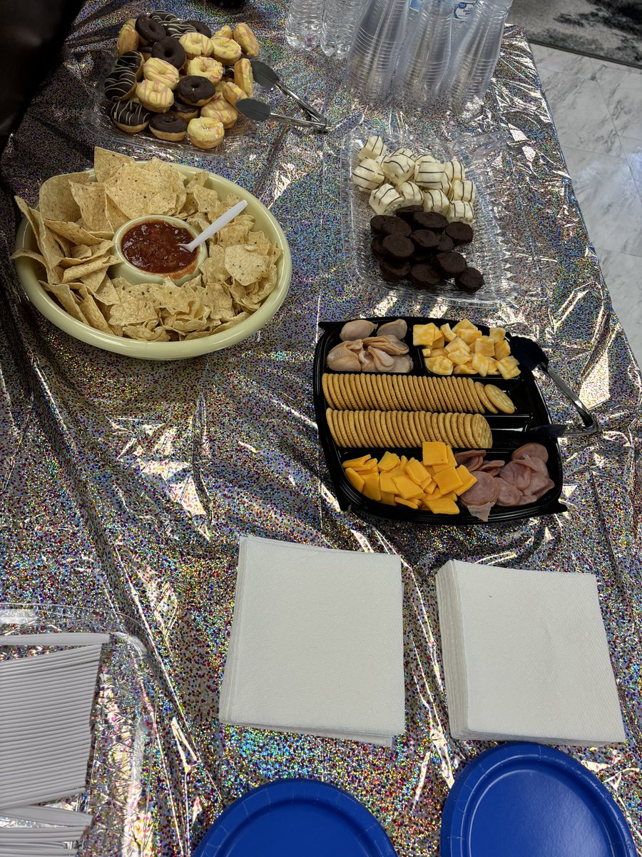 PrincipalBSMS's tweet image. Swing by and check out the styles. 
👗👔 Excited to announce our prom dress and suit pop-up! See you there! #PromReady @BSMS_PGCPS