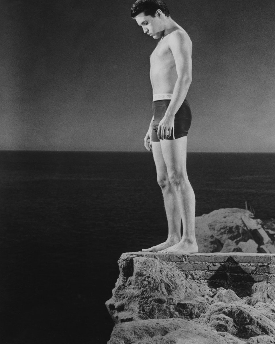 ElvisPresley's tweet image. Recalling his screen tests, Elvis shared his straightforward approach: he memorized his lines and endeavored to embody the character naturally, showcasing his earnest ambition to succeed in acting. 

#ElvisPresley #Icon #ScreenTest #NaturalActor #SincereEffort #Hollywood