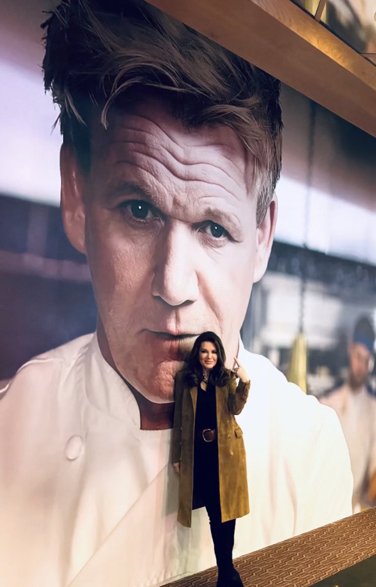 I just realized I never posted this picture of Lisa Vanderpump *and Gordon Ramsay* from @PatrickTumey.