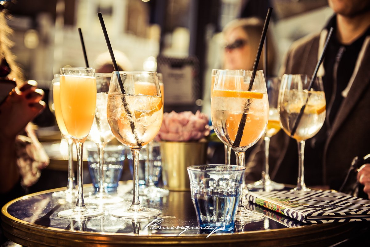 HemingwaysBar's tweet image. Cheers to good times and great cocktails!

Come grab one of our bespoke cocktails or your favourite classics!

#happyhour #wimbledon #wimbledonvillage #wimbledoncommon #wimbledonnights #cocktails #2for1cocktails #cocktailgram