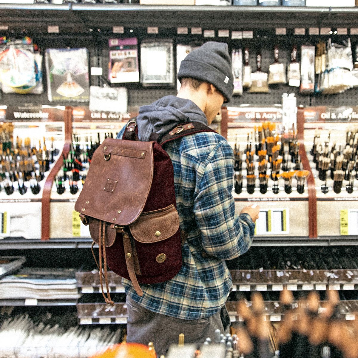 WillLeather's tweet image. With tons of space and a padded back, our rugged Lennon Backpack is comfortable and sturdy enough to tag along wherever your journey takes you.
bit.ly/WLG_Lennon

#backpack #backpacks #leatherbackpack #giftsfordad #fathersday #fathersdaygift