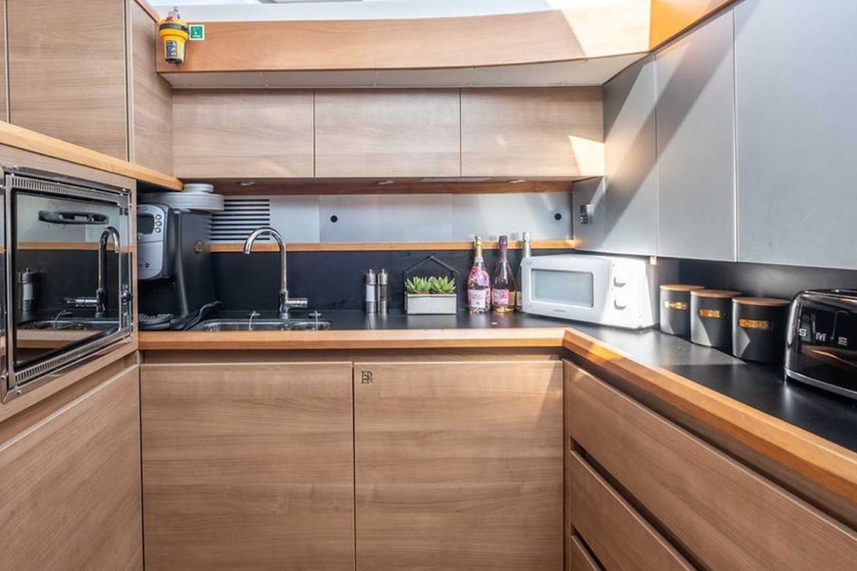 jdyachtslimited's tweet photo. FOR SALE: Sealine F42

£299,950 INC TAX

📍 Lymington, UK

Additional 3rd Volvo Penta Joystick Docking Control, Generator, 2x Eberspacher Diesel Heating

https://t.co/AmiX3PHYTy

If you have a boat for sale or are thinking of selling, please do get in touch

#sealine #f42 https://t.co/gc1NrWzaOr