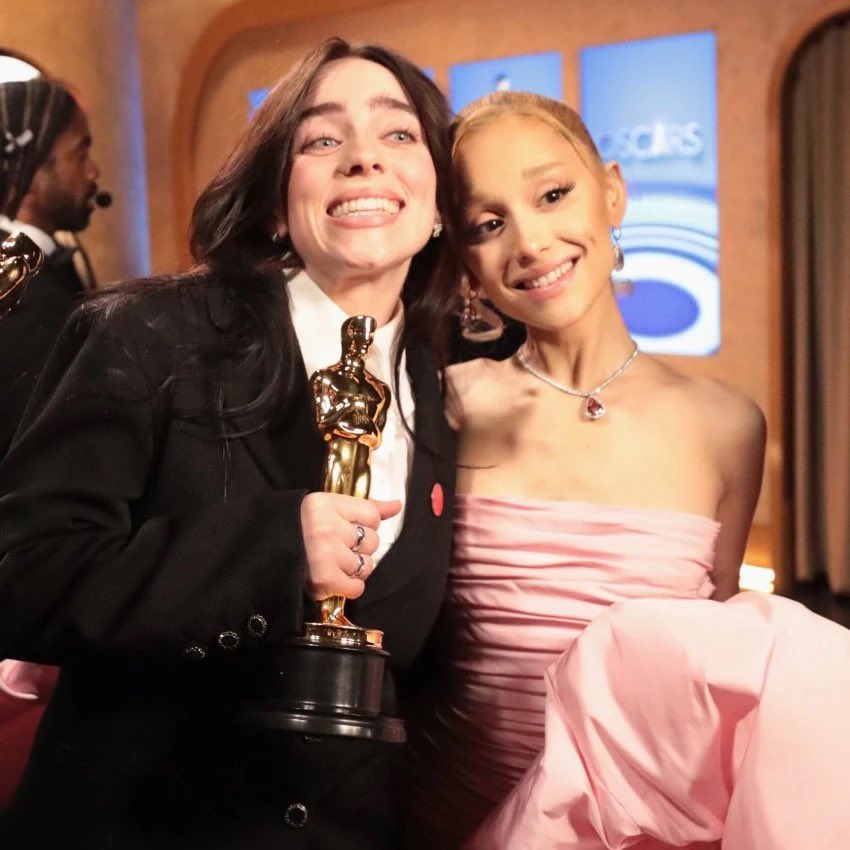 juaangng__'s tweet image. swifties trying to ruin billie’s and ariana’s friendship and throwing a tantrum over their chart obsessed fav being called out 

a hilarious (and very long) thread 🧵