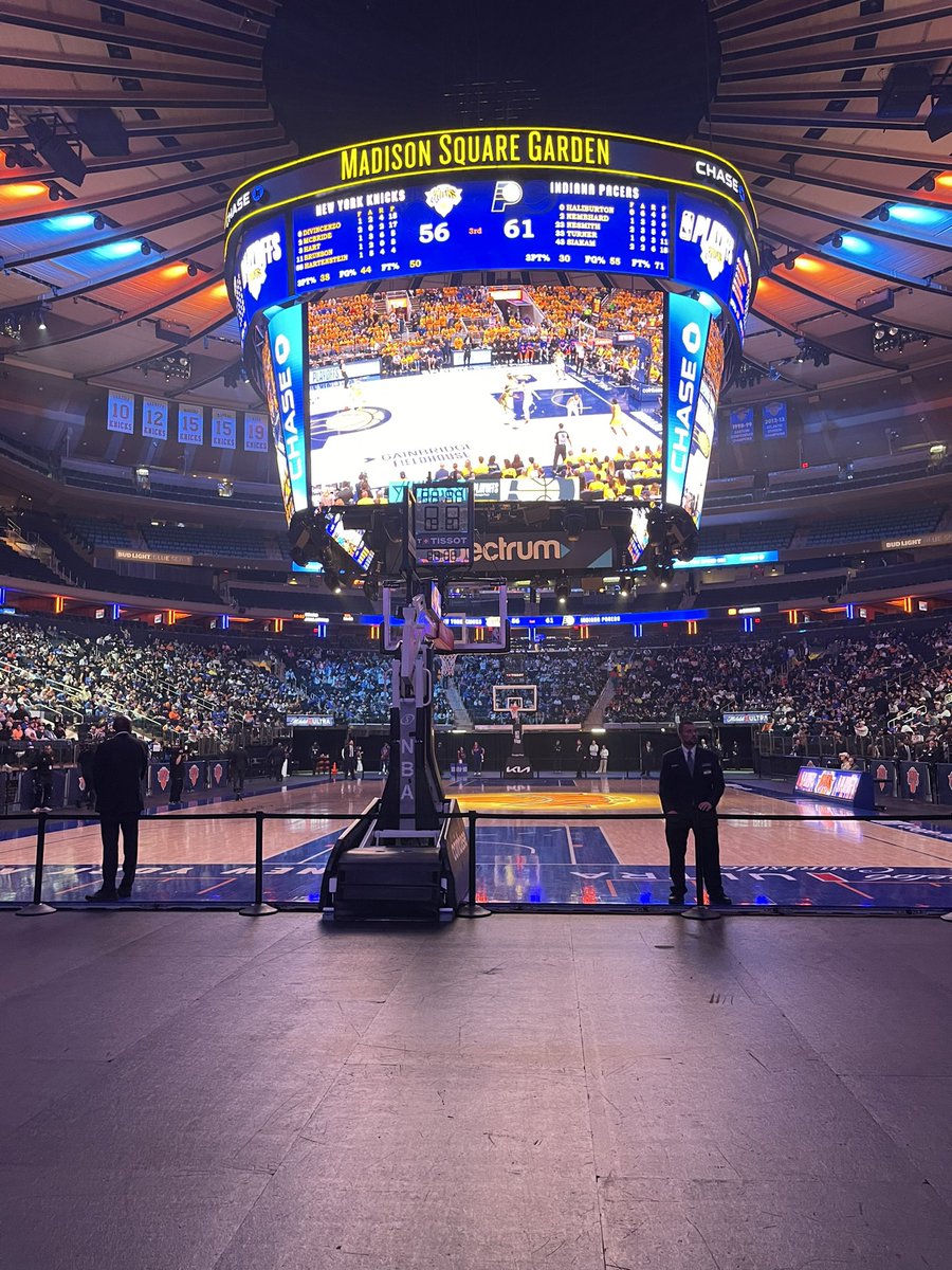 yanniiiiibfit's tweet photo. Win or lose it’s always a vibe at the world’s most famous arena MSG 💙🧡💙🧡
#NewYorkForever #WeComingHome https://t.co/HKYD72ox7T