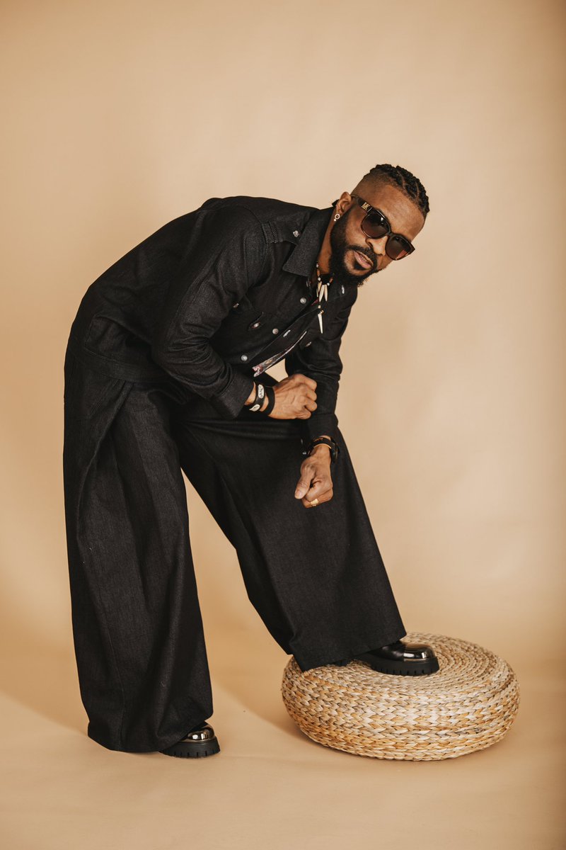 iamjoelegacy's tweet image. “Success is not something you chase; it’s something you attract by the person you become.” #jimrohn  

Joe Legacy
📸 @noemitirro 
🧵✂️ @edjohnglobal  

#joelegacy #pictureoftheday #afro #personalgrowth #successstory