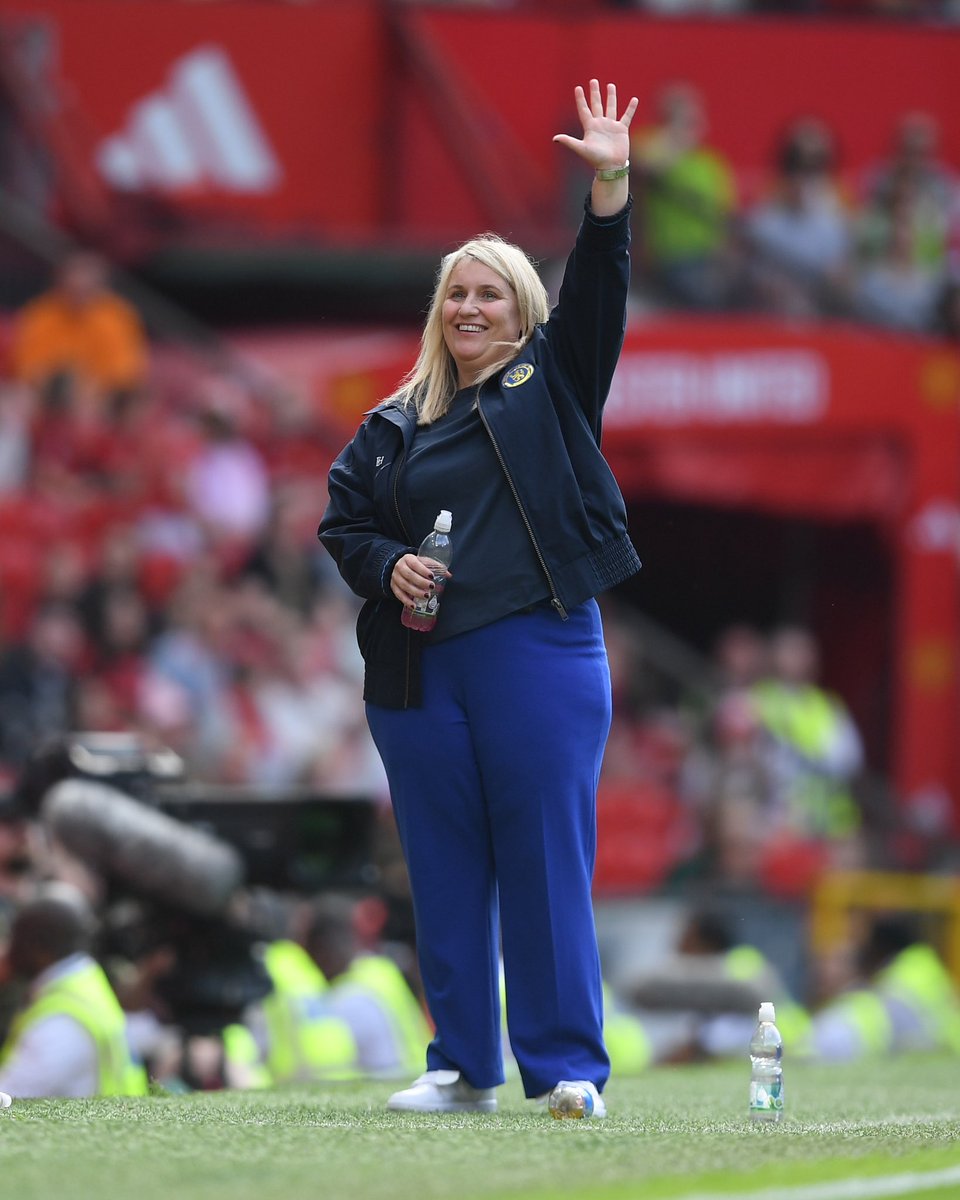 First team to win WSL title 3x in a row First team to win WSL title 4x in a row First team to win WSL title 5x in a row Thank you Emma Hayes, what a great farmer 🐐