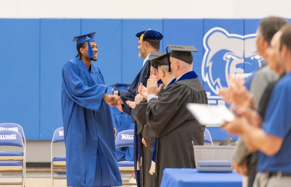 Kellogg_CC's tweet image. As the #KCCBaseball team prepares to compete in the regional final this afternoon, check out photos from the team's special Commencement ceremony held May 7 in our gallery at facebook.com/media/set/?van…. Go Bruins! @BaseballKellogg @KelloggBruins
