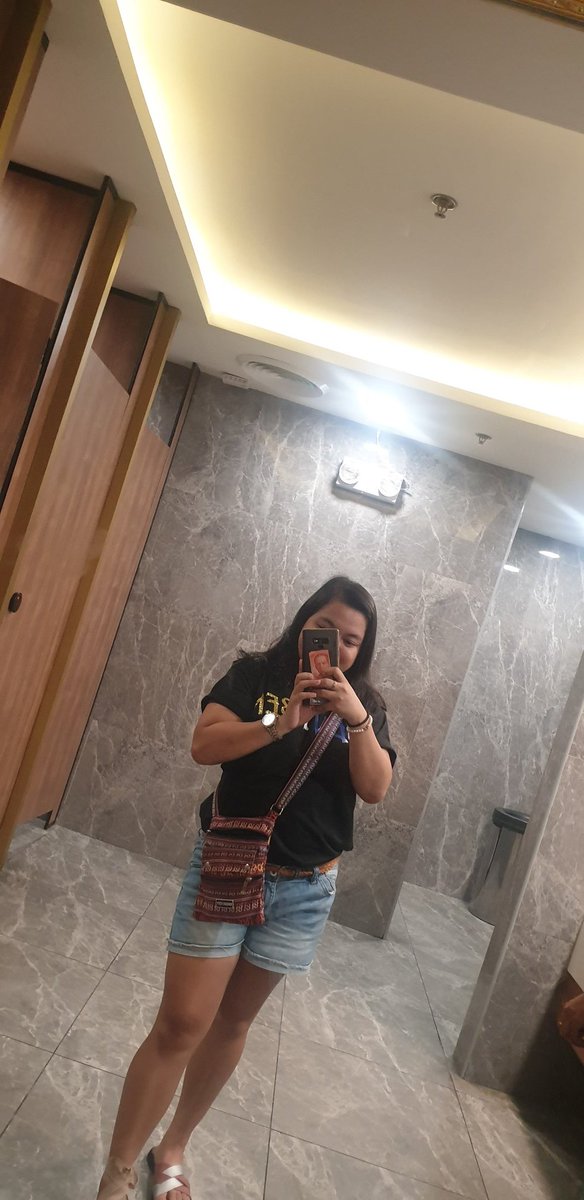 Camseyjay's tweet photo. Kahit injured ang paa bsta sa mga taong to go 🥰 lab u nuggets ko https://t.co/8nvwrtemRK