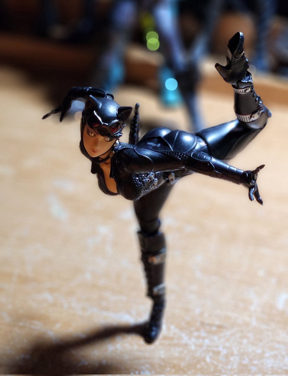 LiquidBelowZer0's tweet photo. Amazing Yamaguchi Catwoman
Soo gud!
#selenakyle #catwoman #リボルテック #アメイジングヤマグチ #amazingyamaguchi #kaiyodo #toystagram #batfamily #agentofshield #actionfiguresphotography #toyphotography #toytalk #arkhamasylum #waifu #waifufigures https://t.co/t0x28dInfI