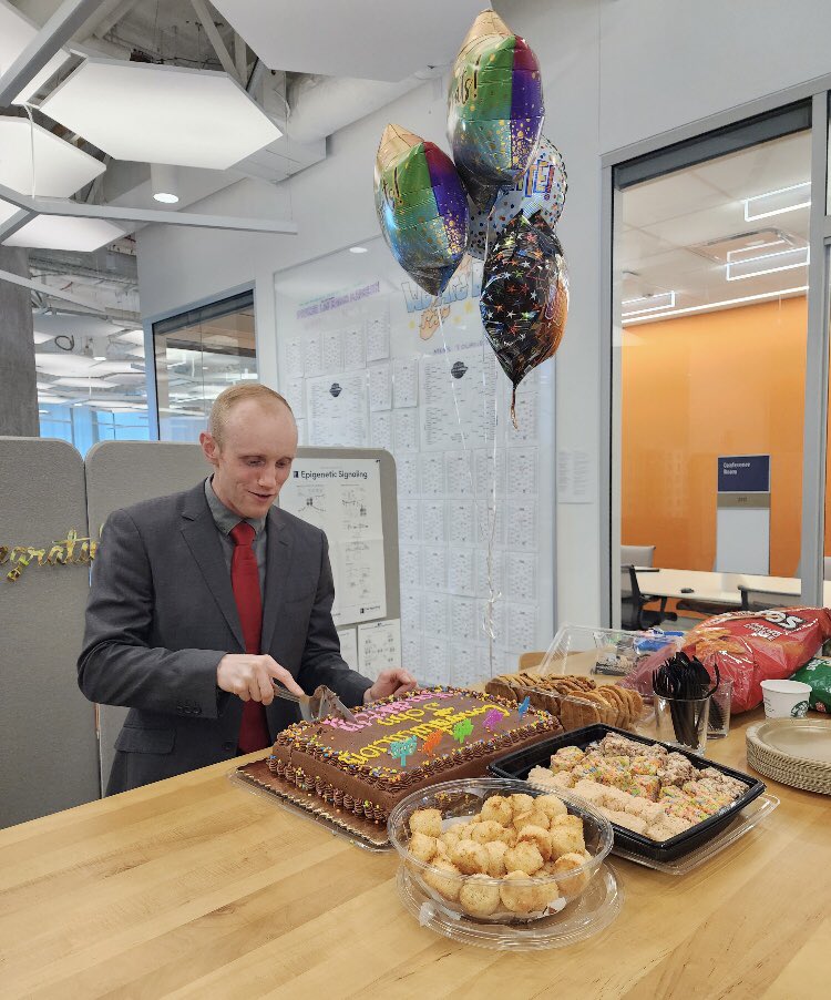 LabAgarwal's tweet image. Congratulations to Dr. John McClatchy @LabAgarwal who did an amazing job yesterday in presenting  highly polished seminar and defending the thesis focused on inflammation role in clonal hematopoiesis. So proud of you John 👏👏🤩 @OHSUKnight @OHSUSOM #phd
