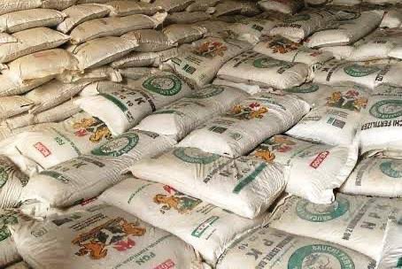 The Federal Ministry for Food Security and Agriculture @NGfmafs had a donation of 2.15 million bags of assorted fertilisers from the CBN, they are in the process of taking possession of the fertilisers.

The Ministry will start the distribution of these fertilisers especially in